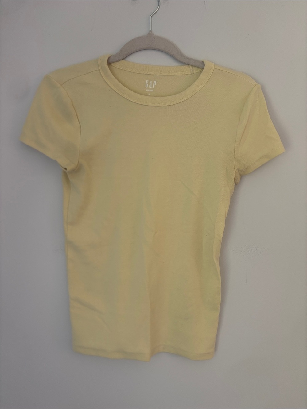 GAP Women's Short Sleeve Crewneck Modern Tee in Butter Yellow Size Small